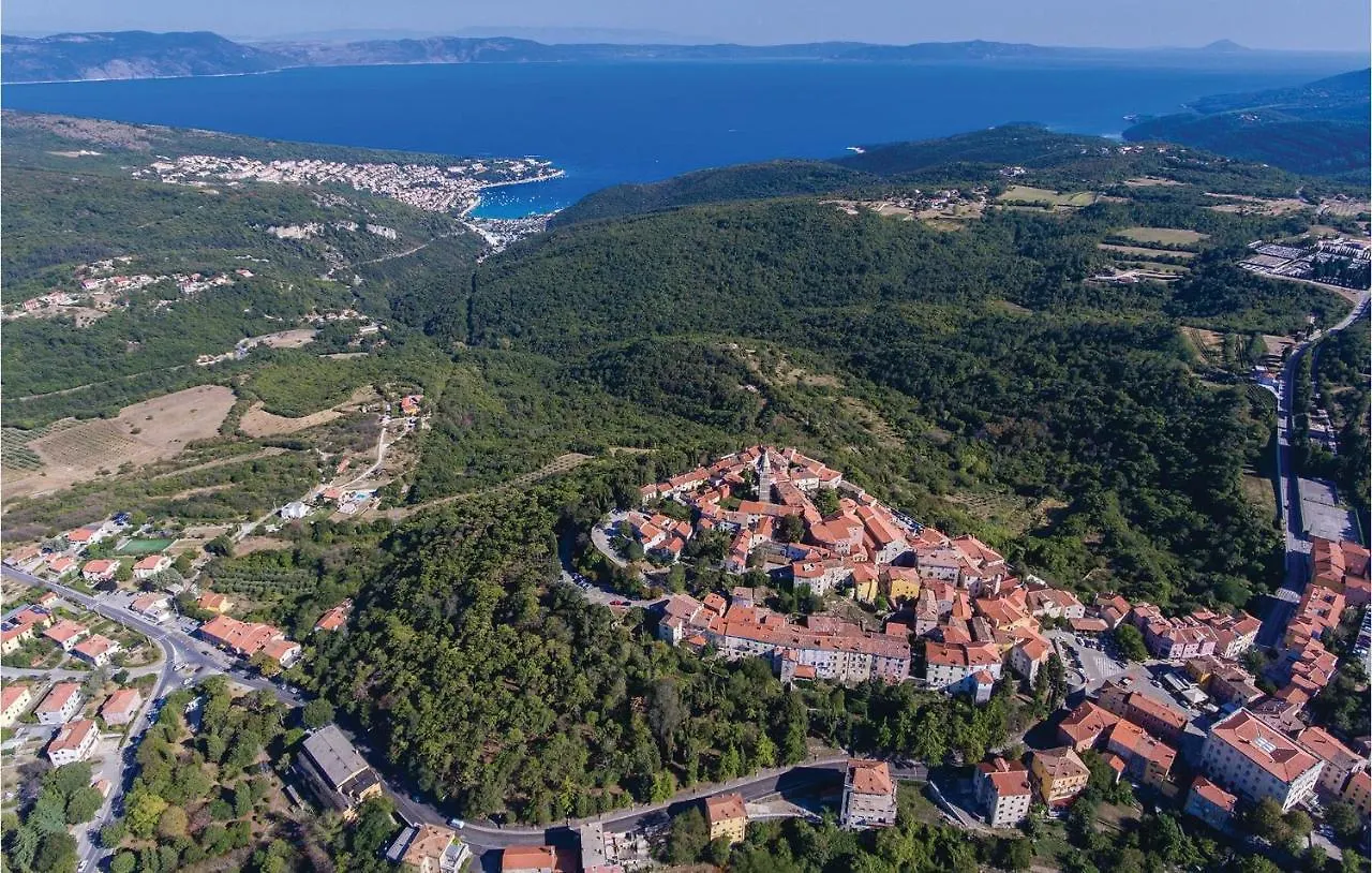 2 Bedroom Cozy Apartment In Labin 拉宾 0*,  克罗地亚